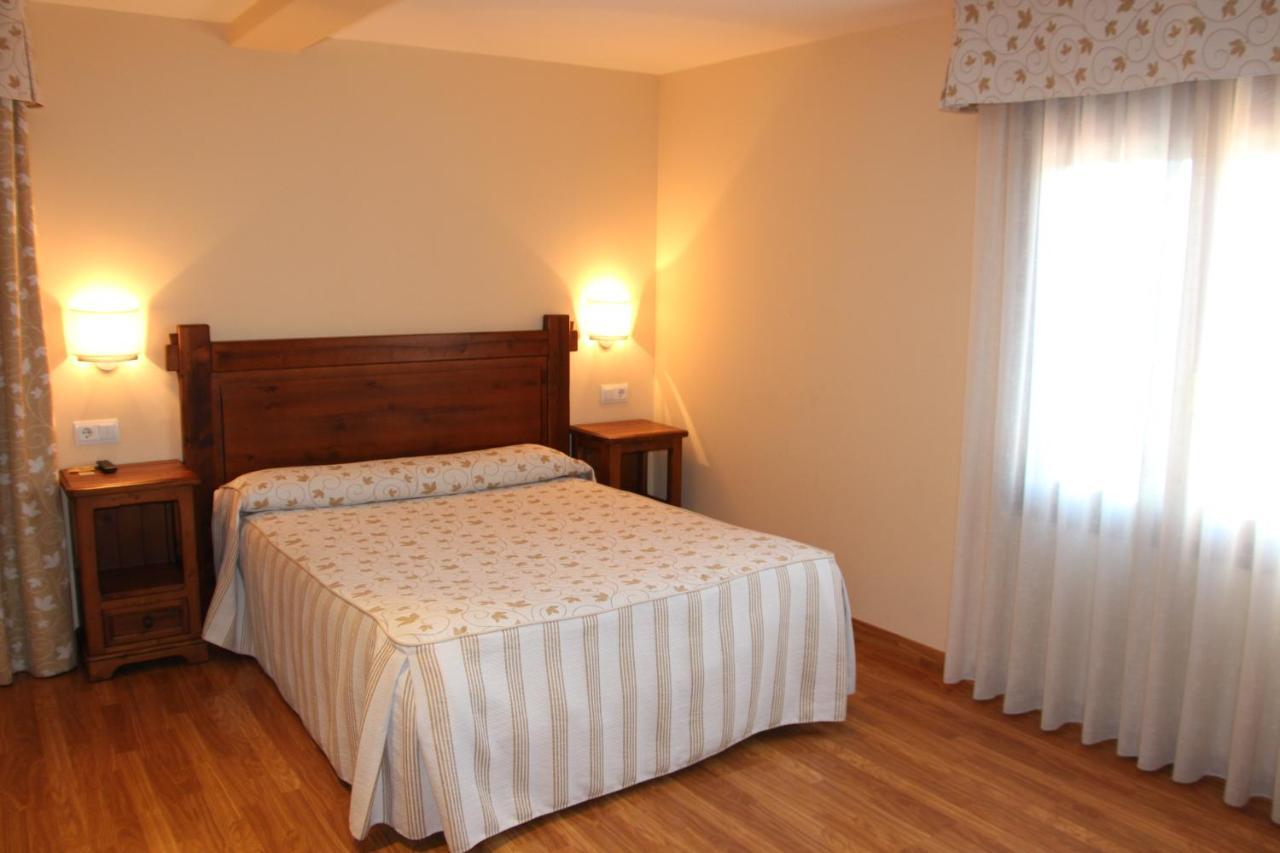 Aparthotel Tres Caminos El Grado Exterior photo